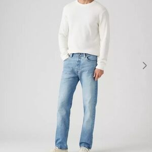 LEVIS 501 ORIGINAL STRETCH 40X32. NWT. STRAIGHT LEG. BUTTON FLY LIGHT WASH